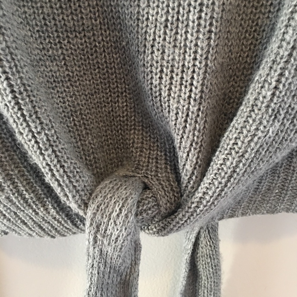 ⬇️ $14 SALE: Cozy Grey Front-Tie Sweater - Picture 2 of 5